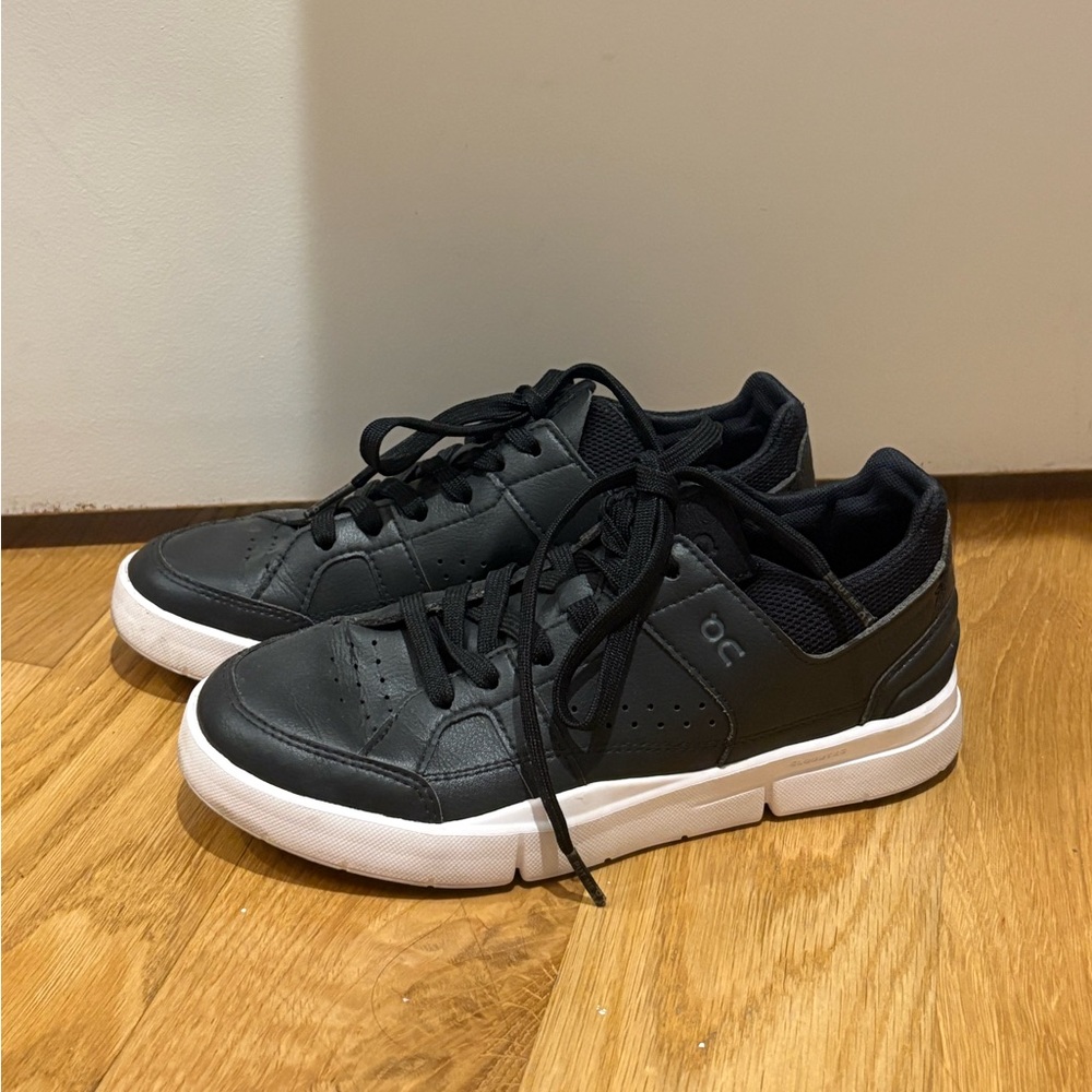 Black Leather Sneakers Women’s 6